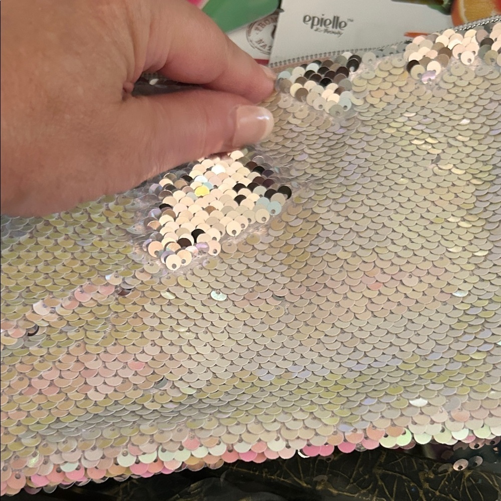 New 12 Hydrating Sheet Masks in a stunning sequined zip makeup bag. - Picture 3 of 5